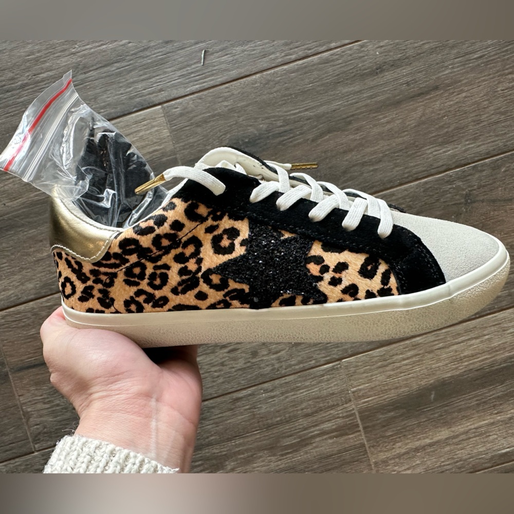 BRAND NEW MODERN RUSH CHEETAH PRINT SNEAKERS. Size: 7